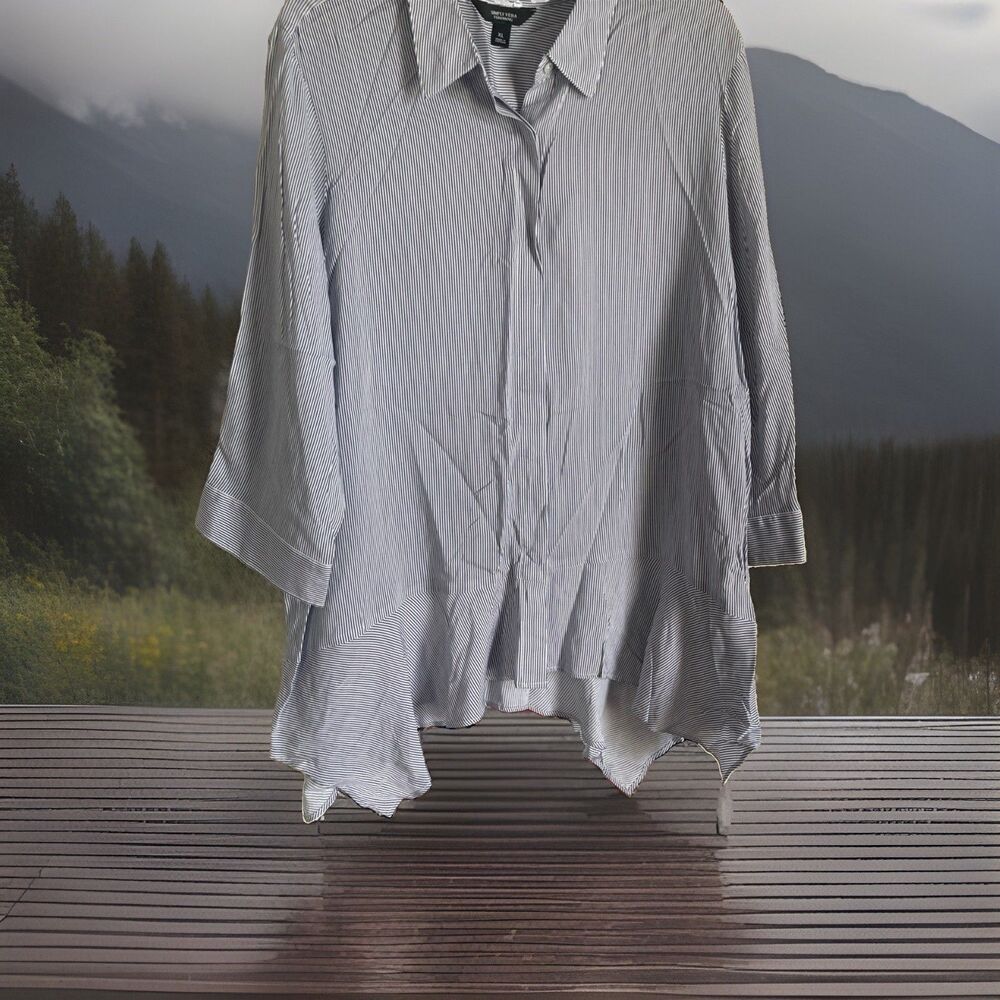Simply Vera Wang Top XL Blue & White Striped Relaxed Ruffle Bottom NWOTS Button